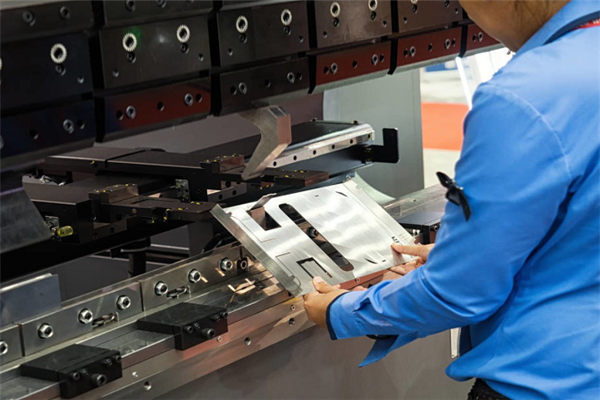 材料厚度對精密五金衝壓加工件的影響
